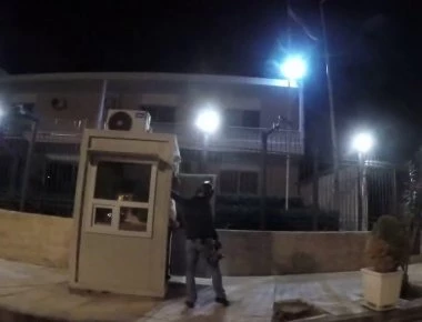 Μετάθεση για τον διοικητή του ΑΤ Ψυχικού μετά την επίθεση Ρουβίκωνα στην πρεσβεία του Ιράν - Στις περιπολίες ο φρουρός